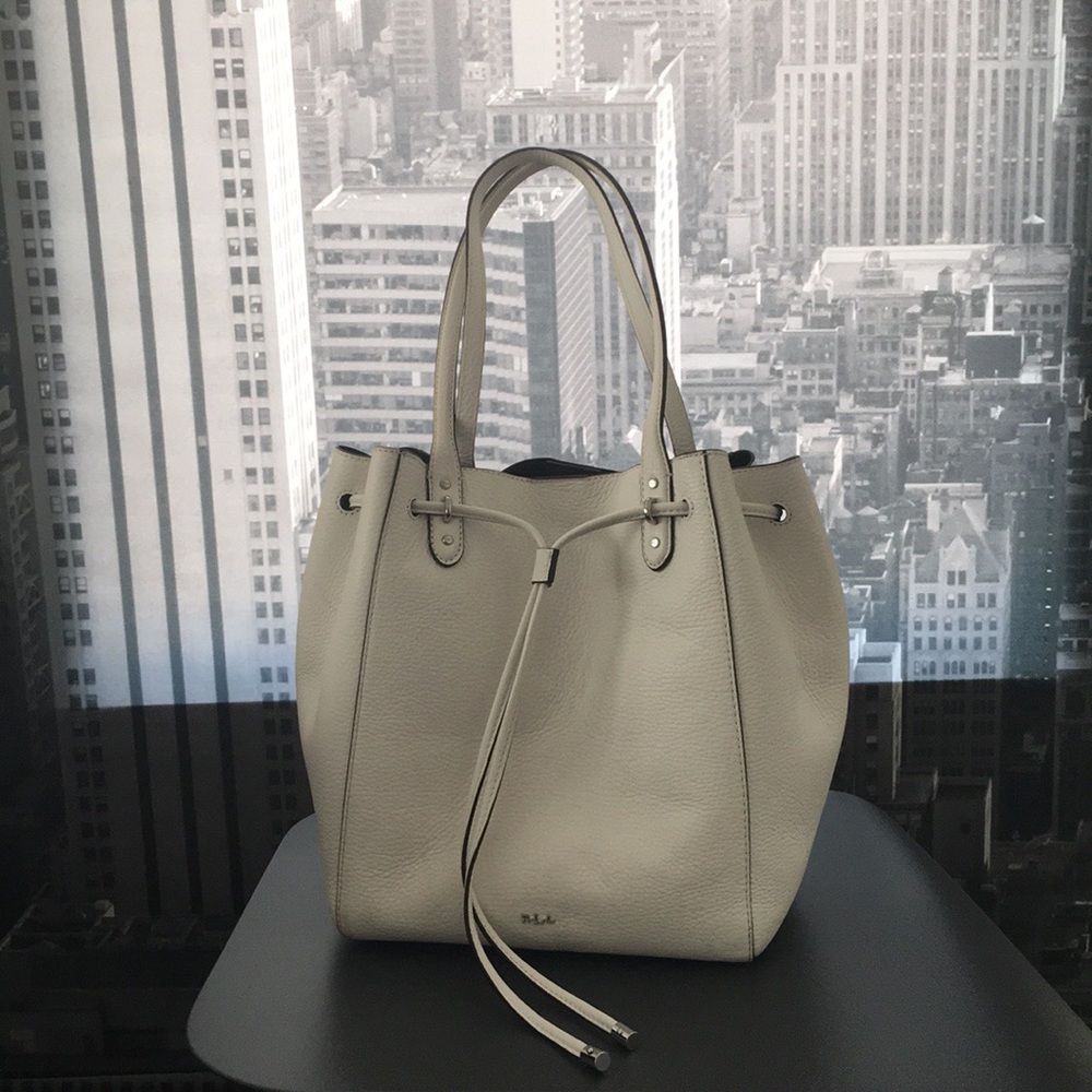 RALPH LAUREN DRAWSTRING BAG FROM BASIC TO CHIC.